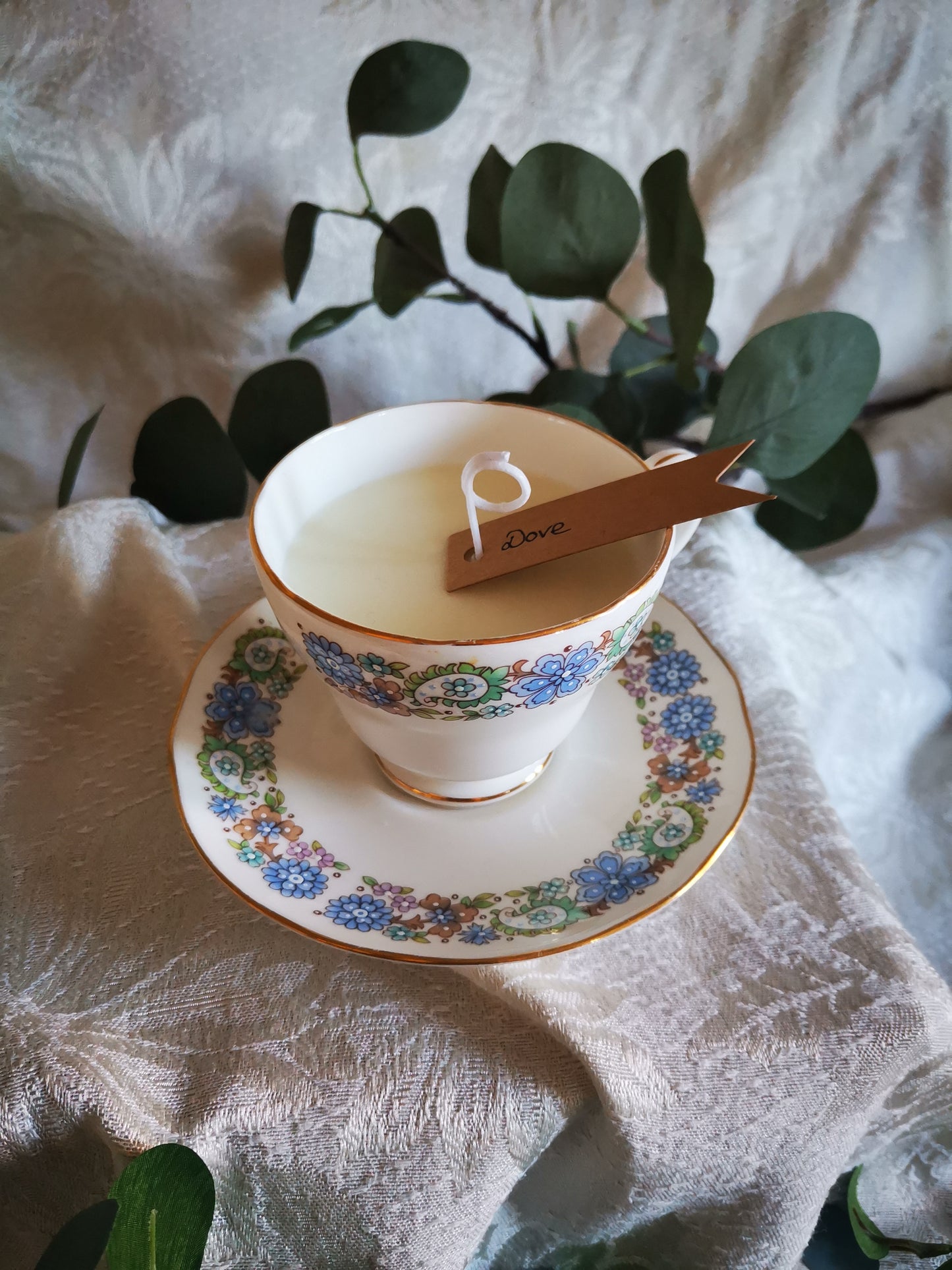 Blue & White Daisy Teacup Candle - Dove Fragrance